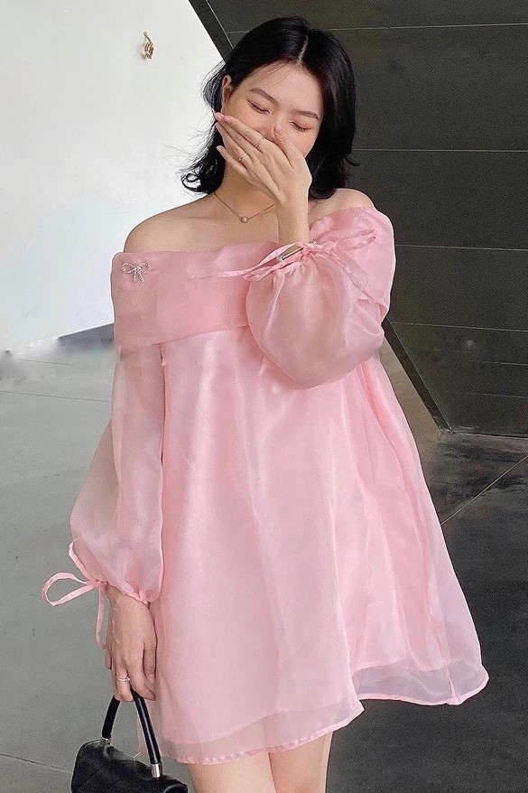 Đầm hồng trễ vai