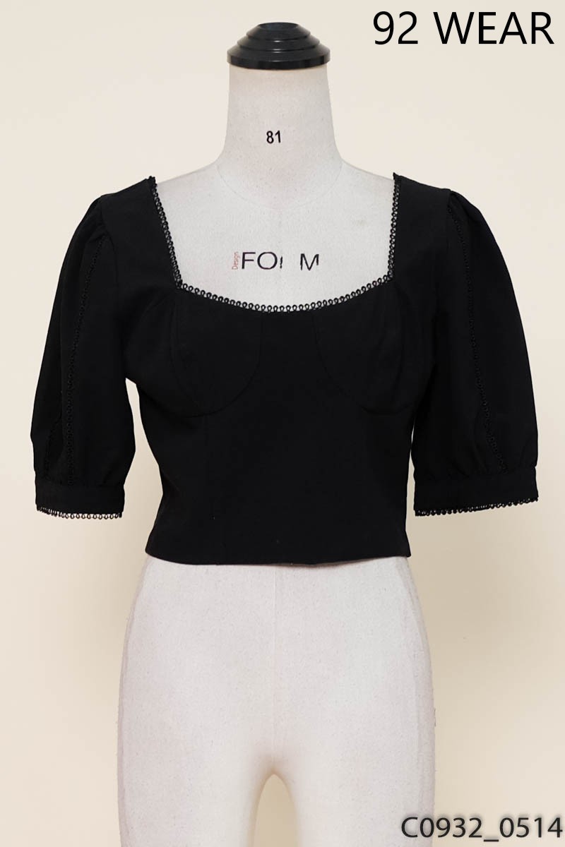 Áo đen cổ vuông 92 Wear
