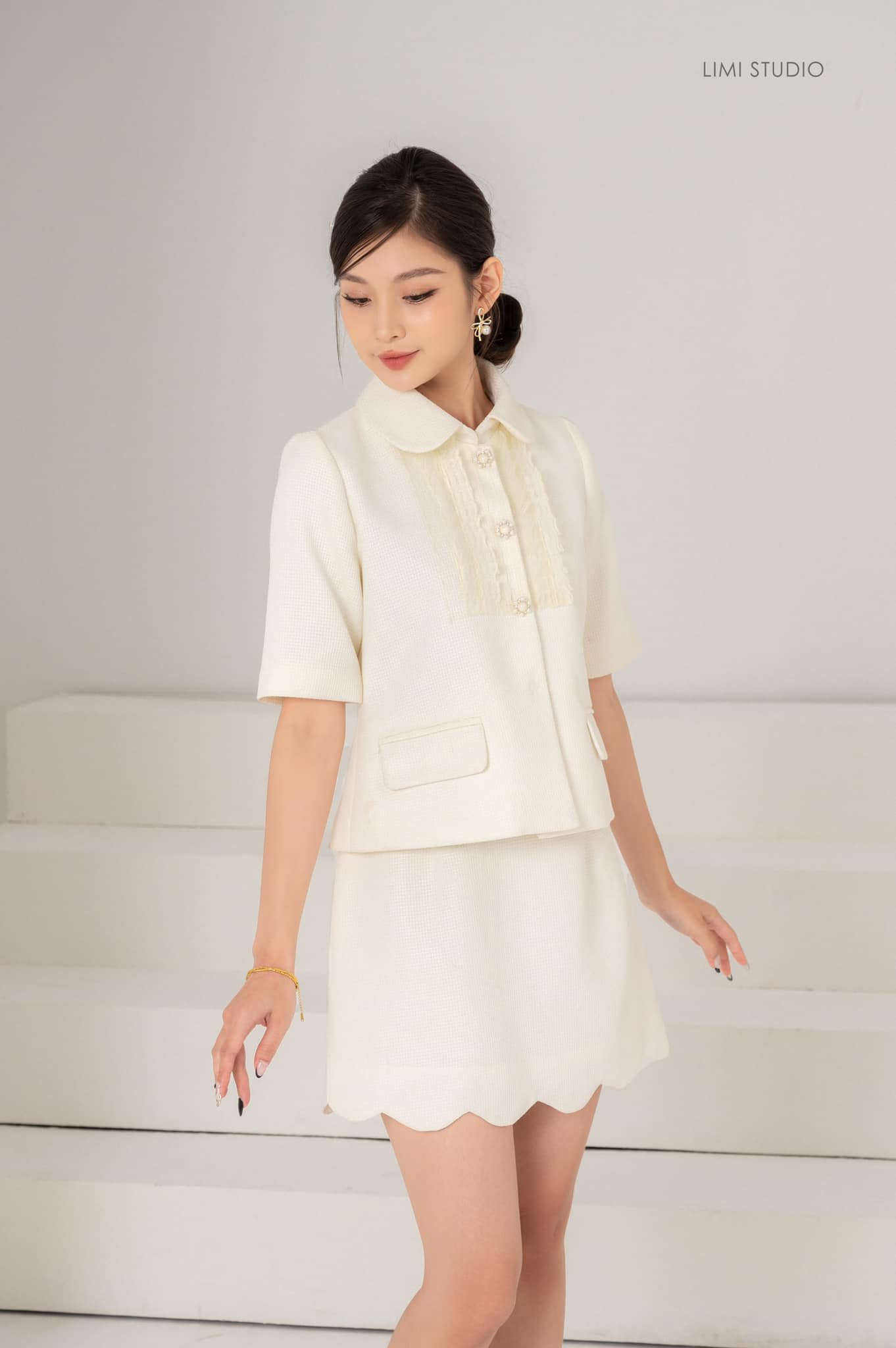 LIMI - Set áo + chân váy trắng