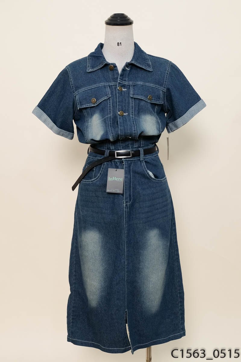 Đầm jeans xanh kèm thắt lưng