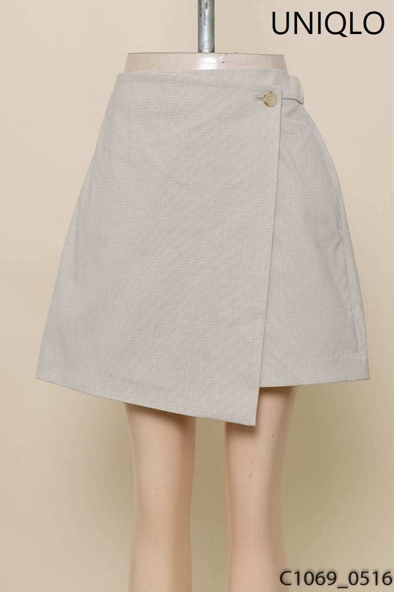 Quần giả váy be Uniqlo