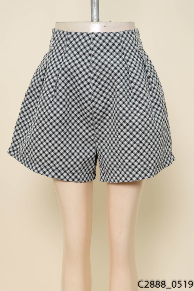 Quần shorts trắng đen