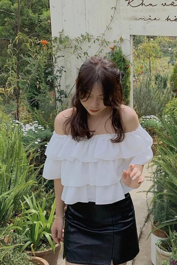 Áo trắng bèo Tí Ngoan