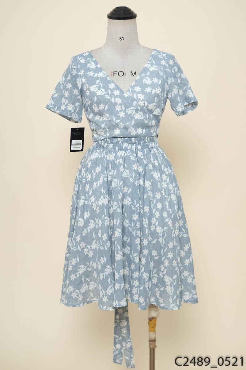 Đầm xanh hoa buộc ngực Lép