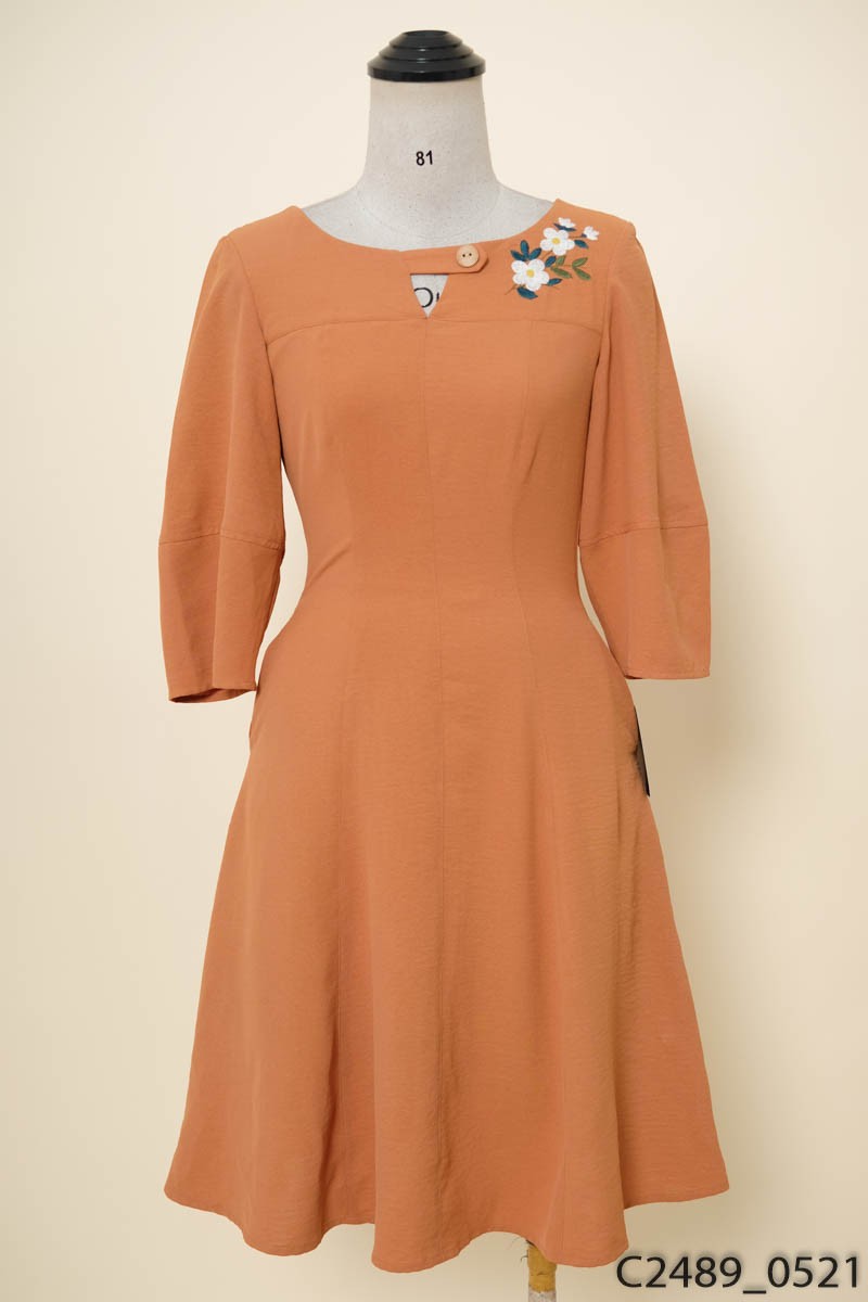 Đầm cam thêu hoa Adore Dress