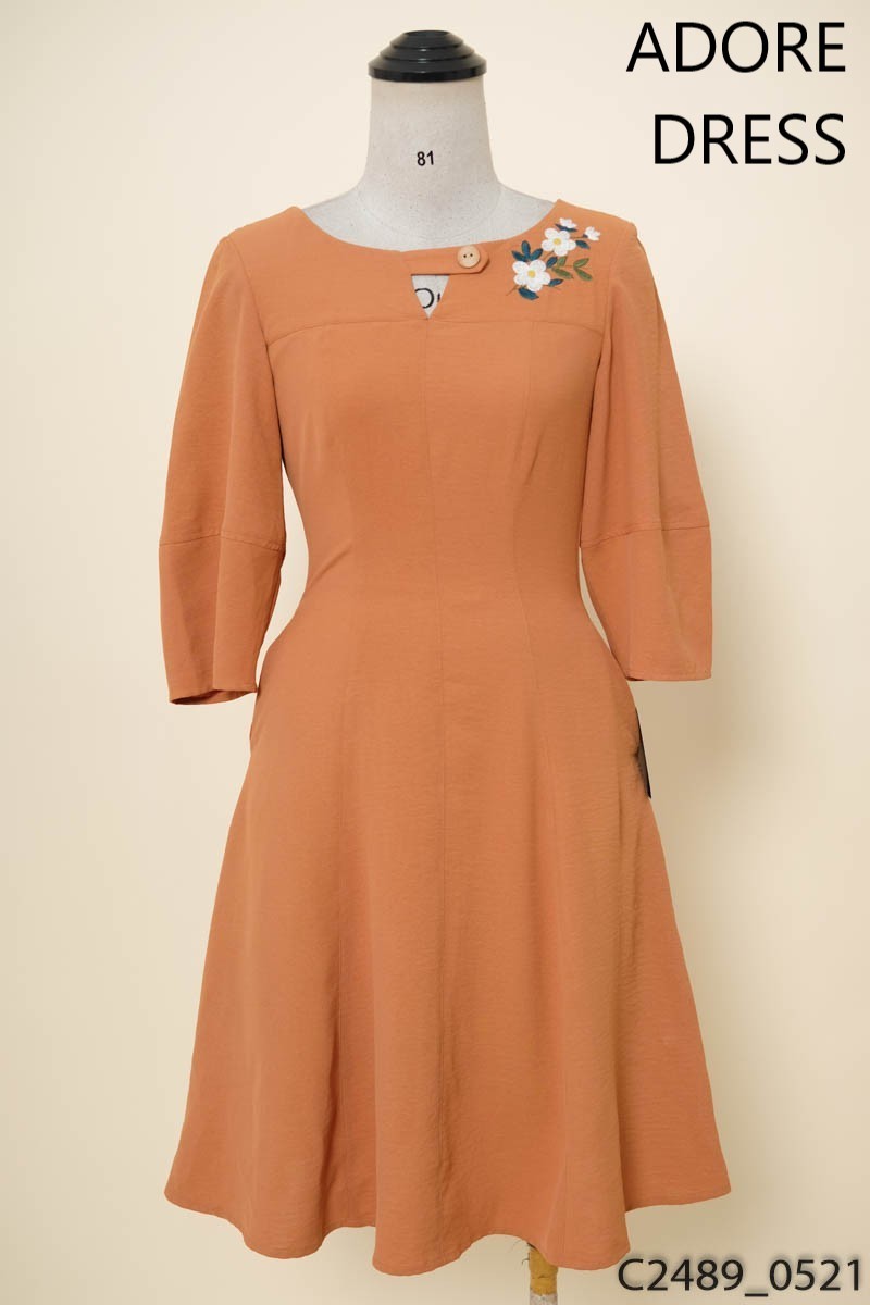 Đầm cam thêu hoa Adore Dress