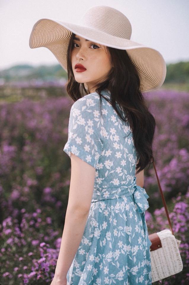 Đầm xanh hoa buộc ngực Lép