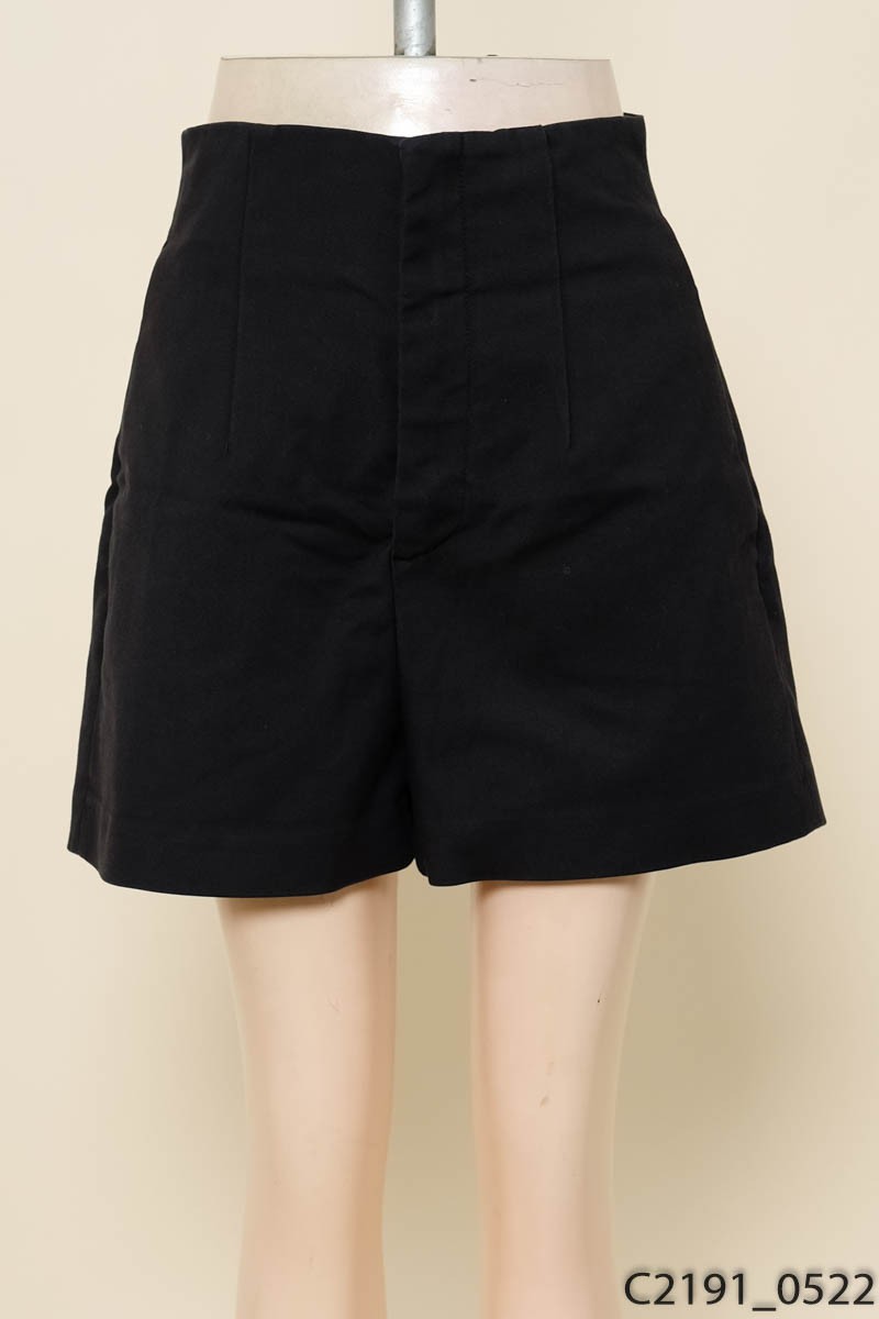 Quần shorts đen
