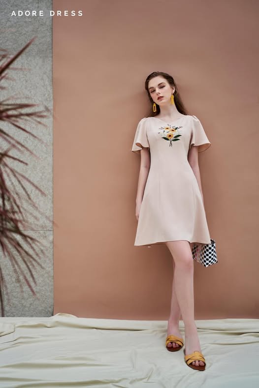 Đầm be thêu hoa Adore Dress