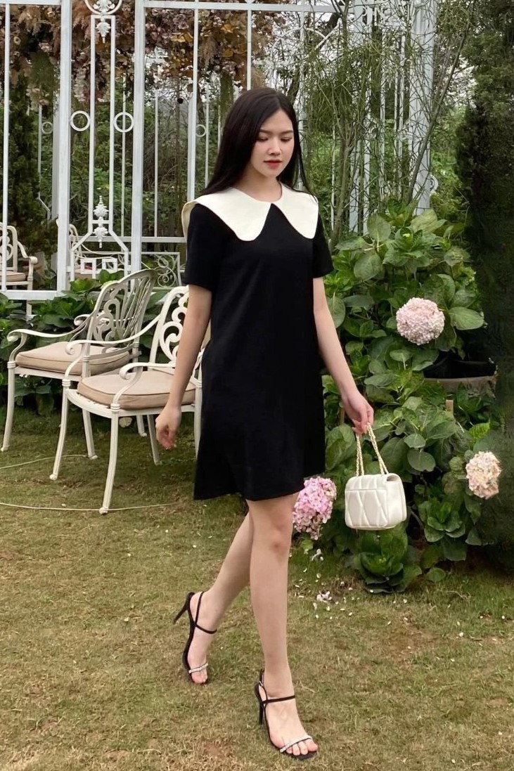 LUST - Đầm đen cổ trắng