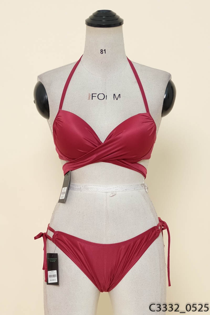 Set bikini đỏ rượu