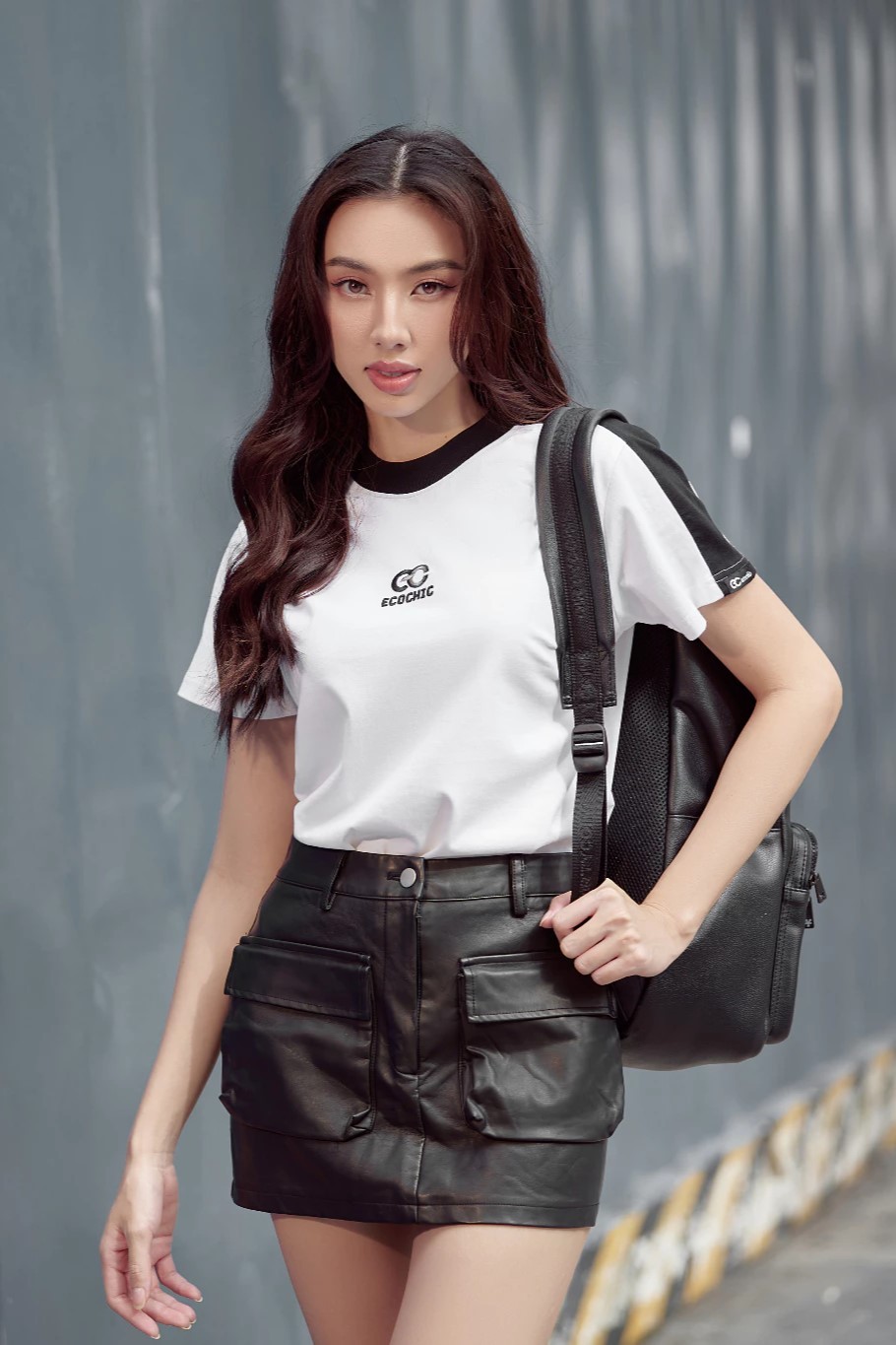 ECOCHIC - Áo trắng viền đen