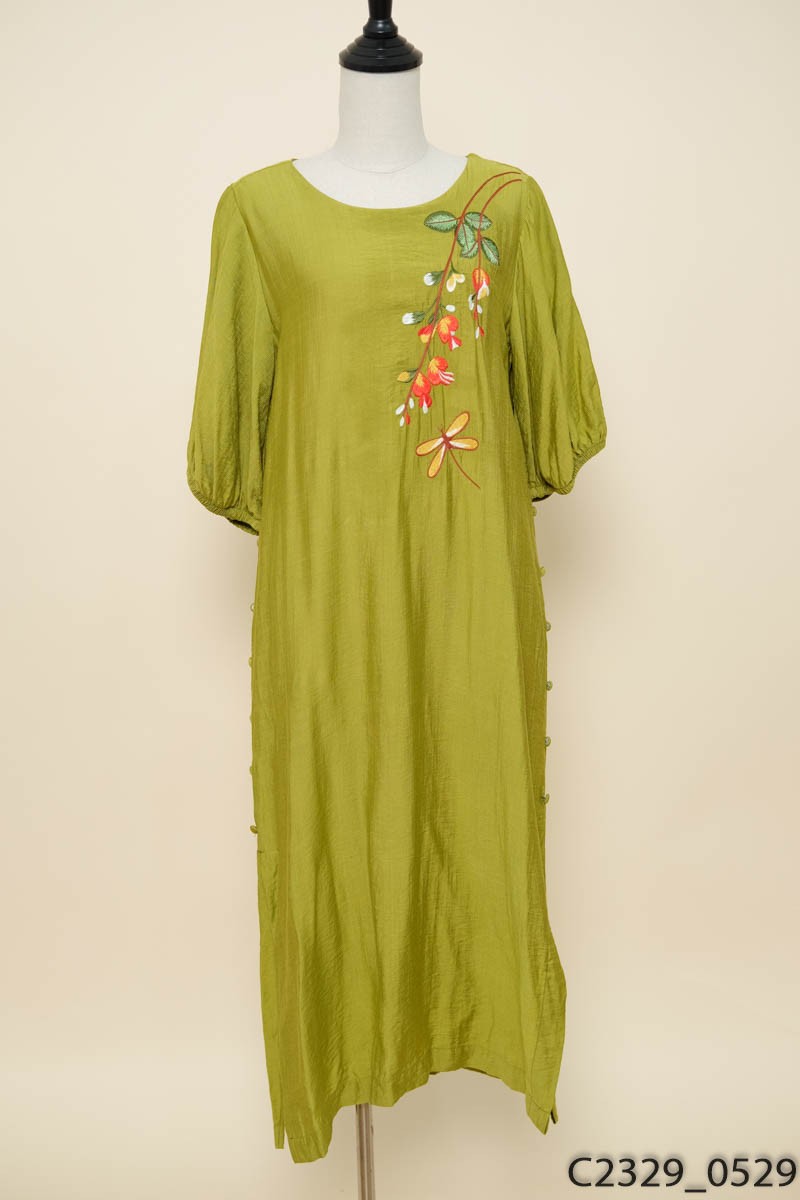 Đầm xanh thêu hoa Forever 21
