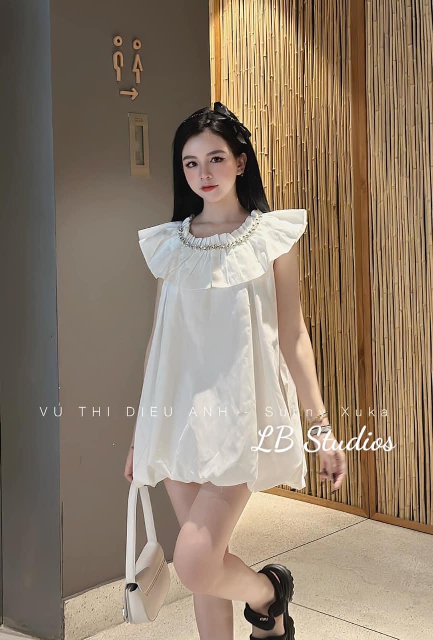 Đầm trắng đính đá