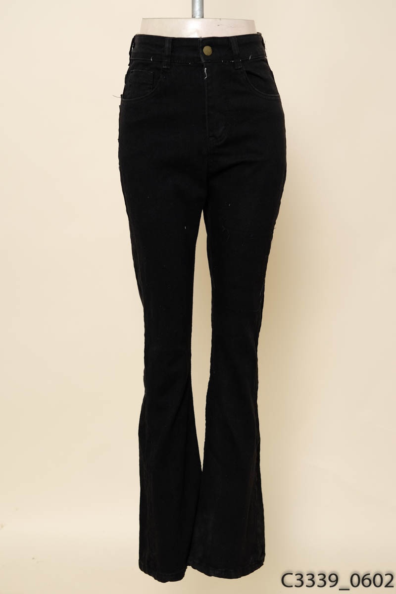 Quần jeans đen ống loe New Tags