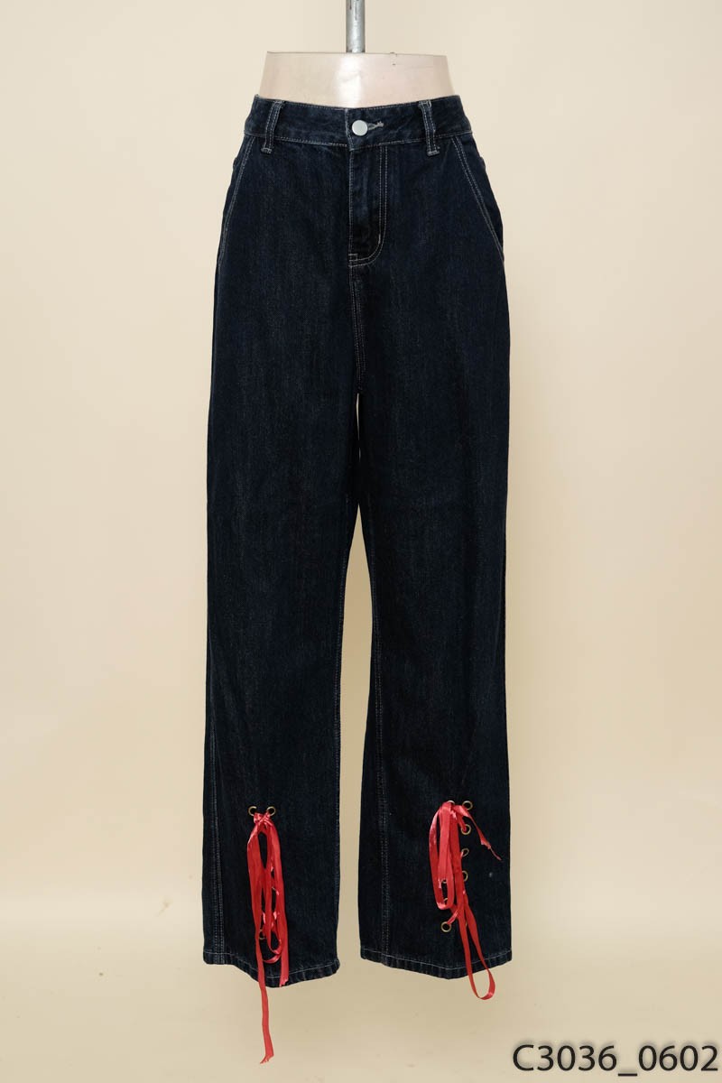 Quần jeans dây nơ đỏ