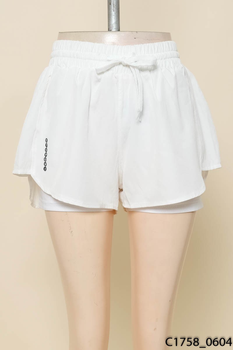 Quần short trắng
