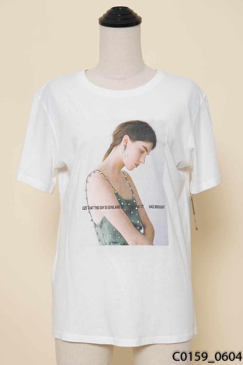 Áo thun trắng đính ngọc