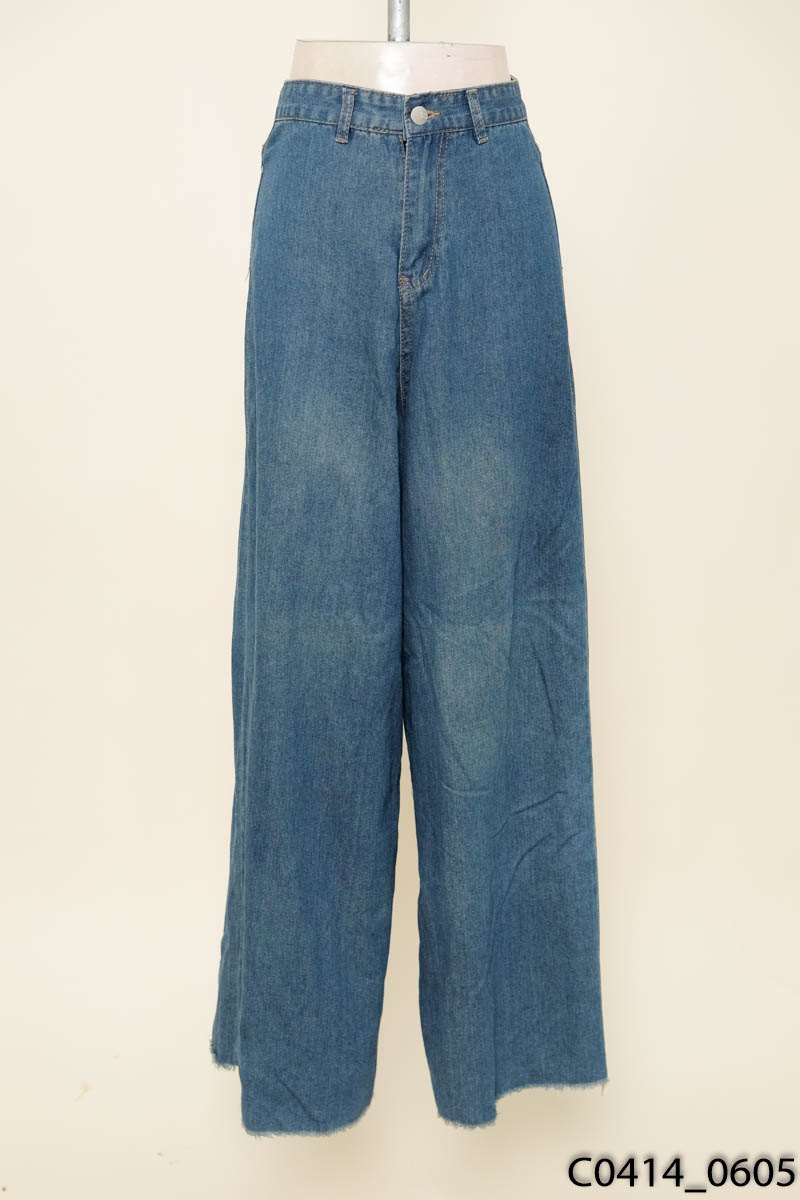 Quần jeans xanh