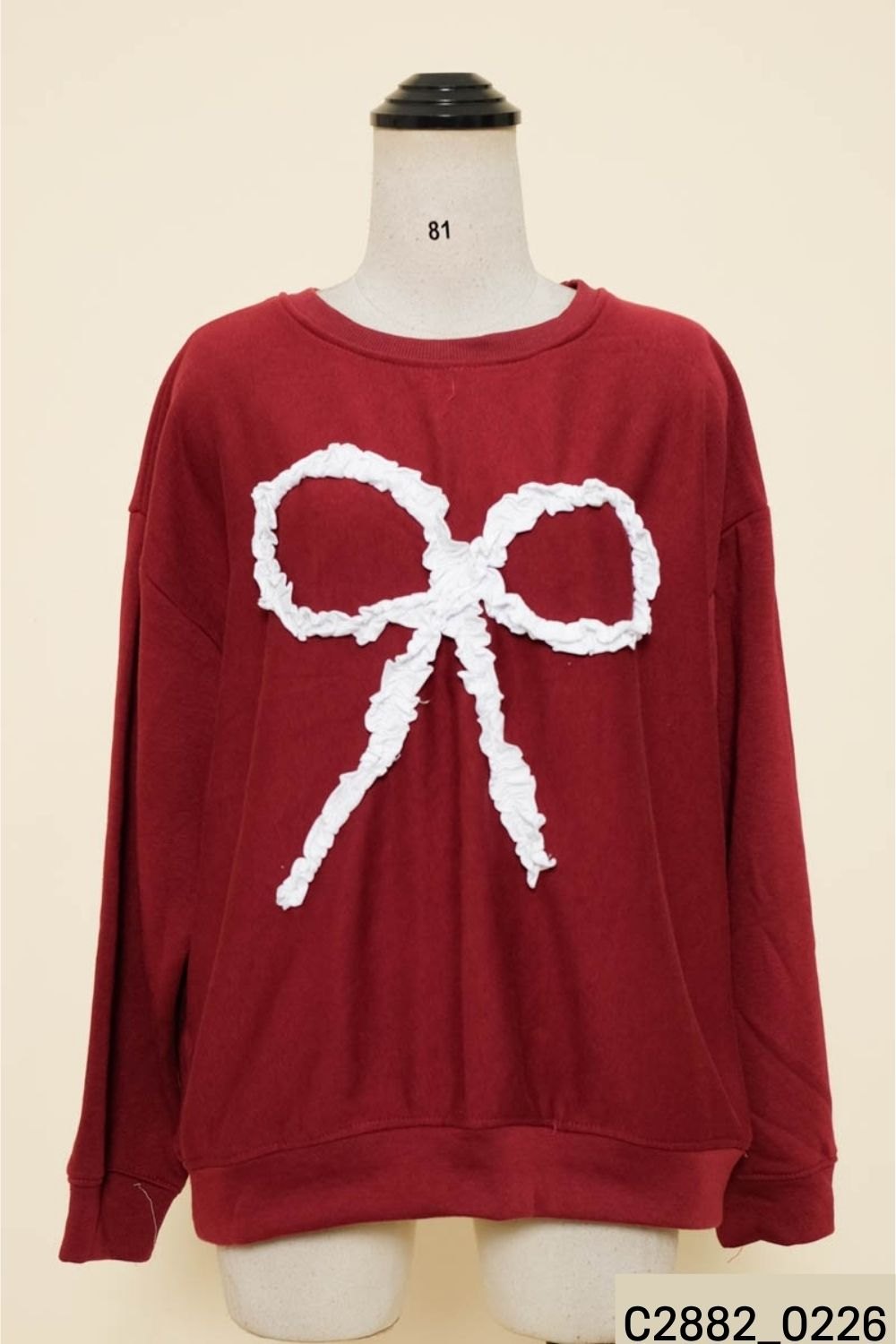 Áo sweater đỏ nơ trắng