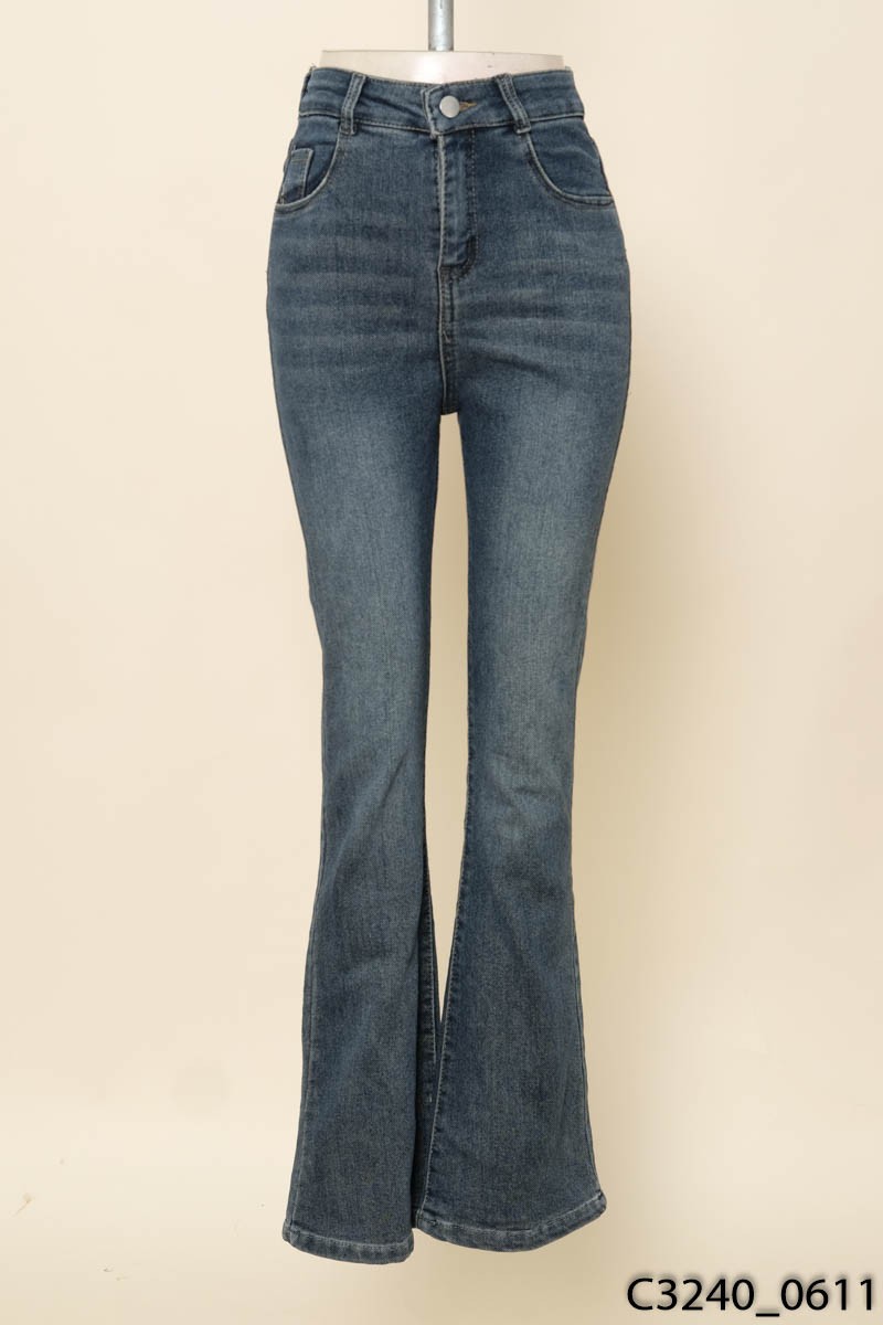 Quần jeans xanh