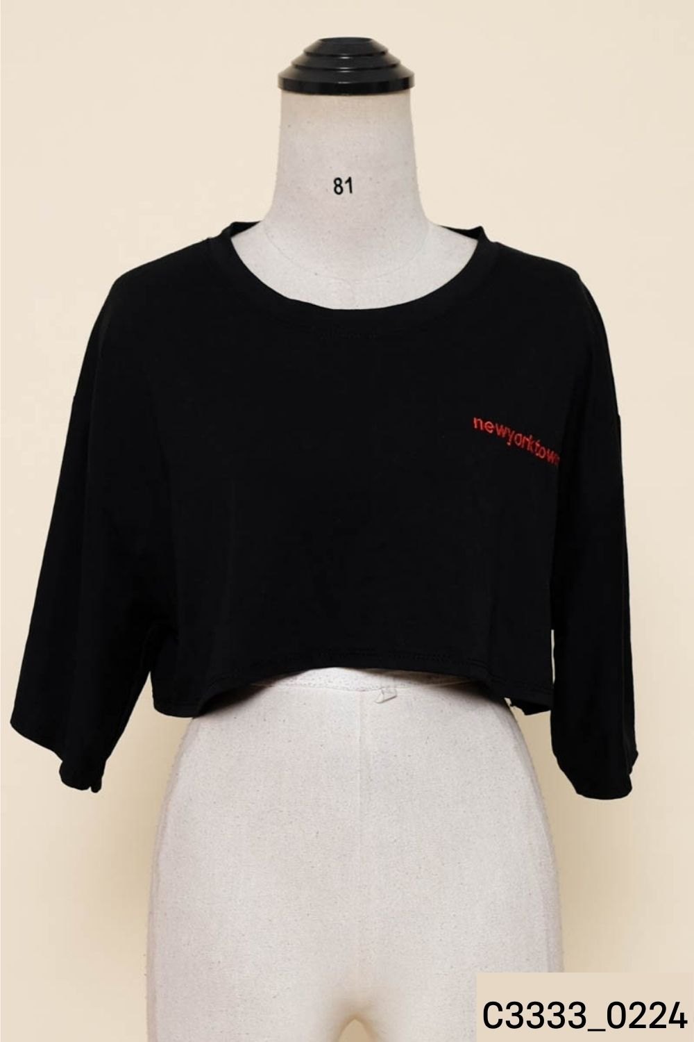 Áo croptop đen rộng