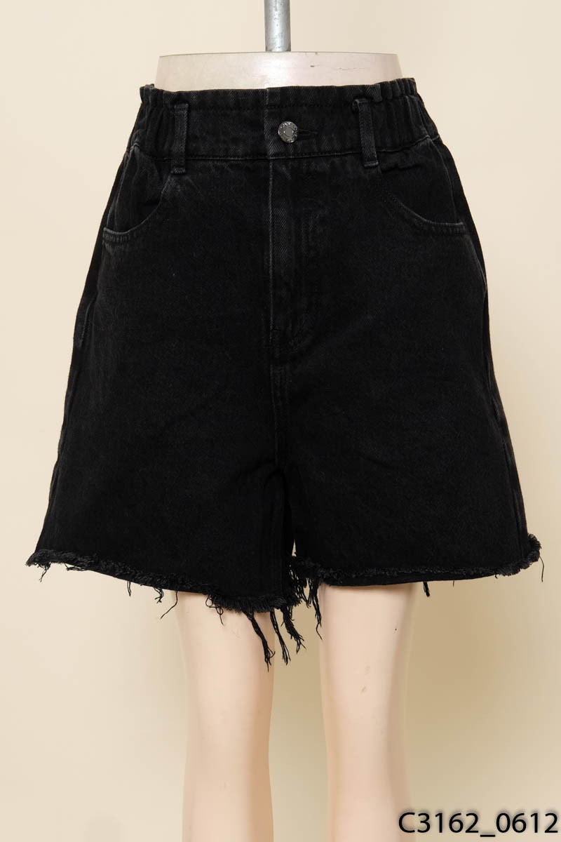 Quần shorts đen