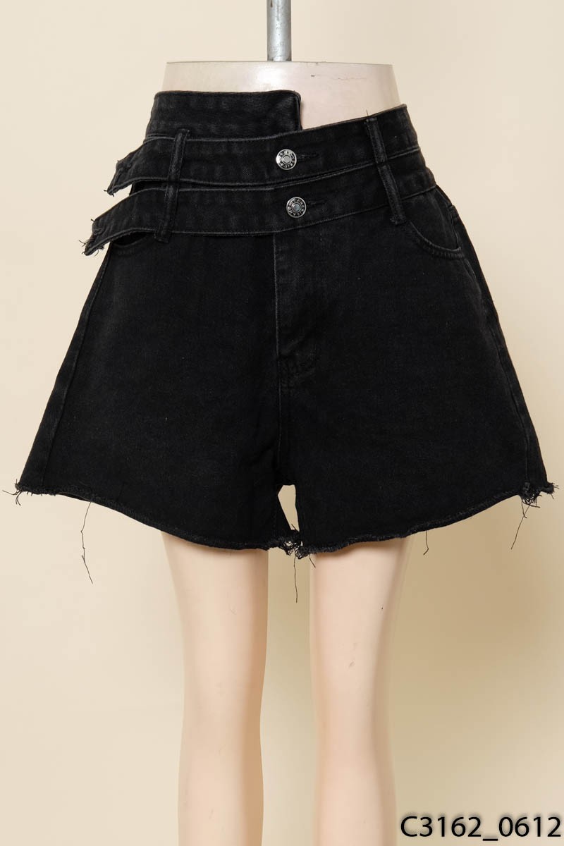 Quần shorts đen 2 cúc