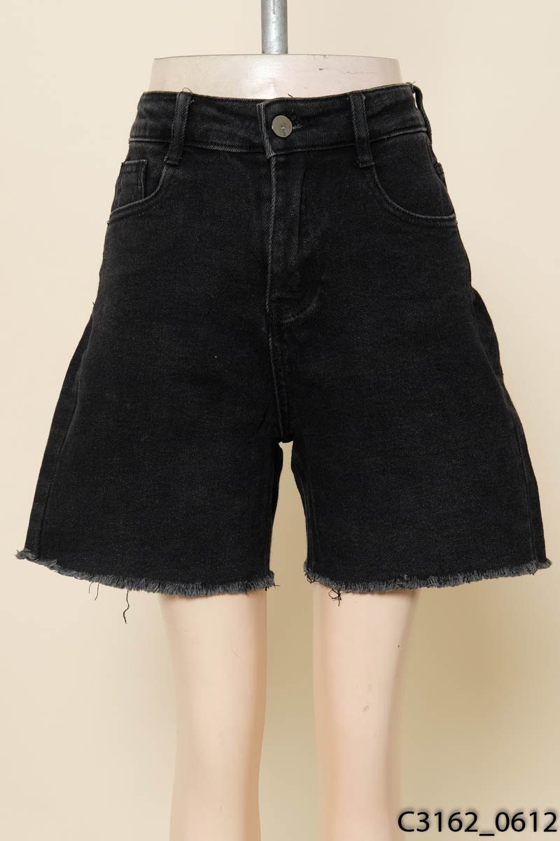 Quần shorts đen