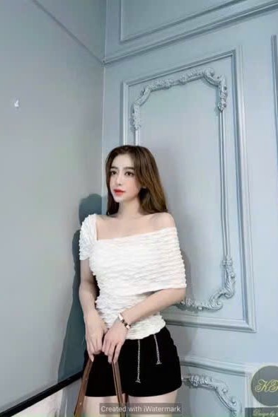 Áo trắng lệch vai New Tags