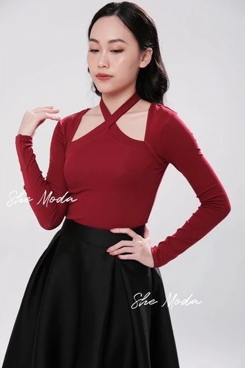 SHE MODA- Áo đỏ cổ yếm New Tags