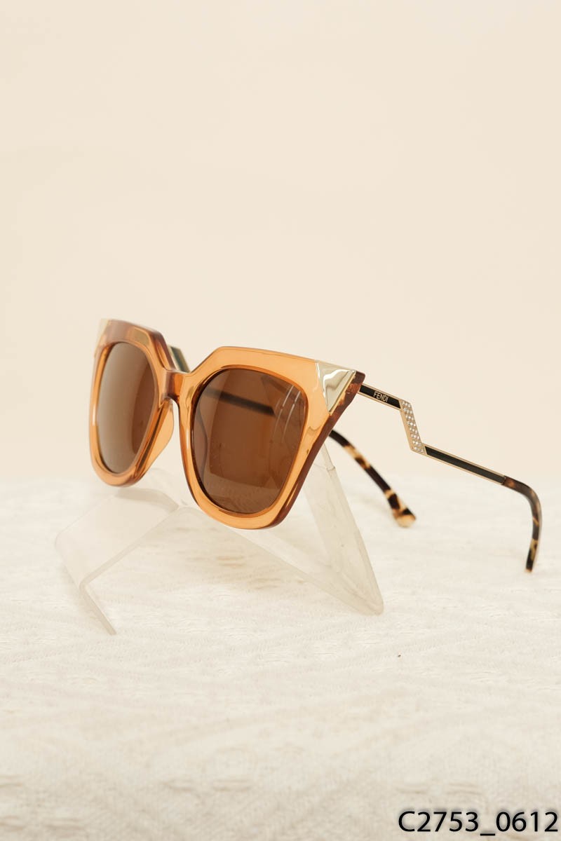 Kính mắt mèo nâu Fendi
