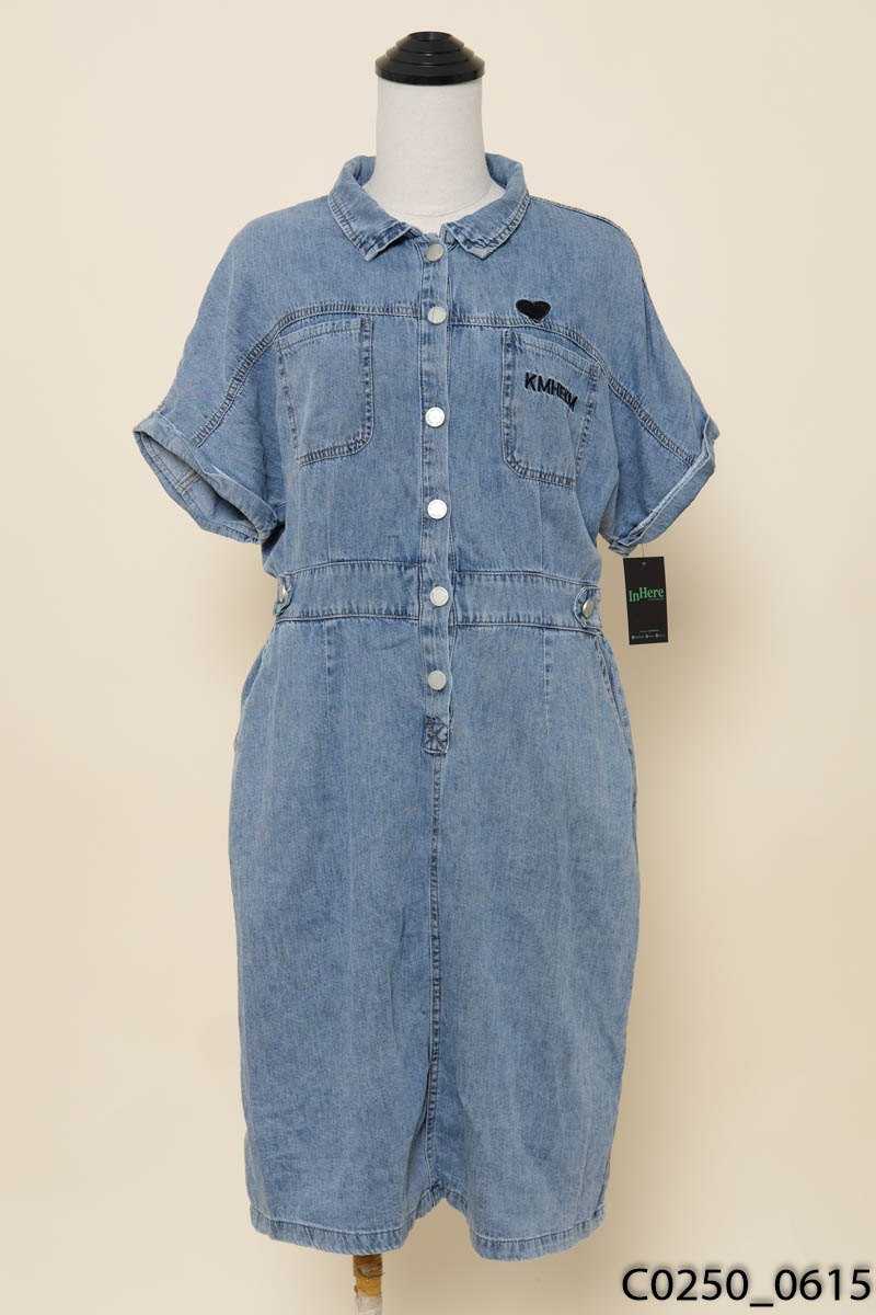 Đầm jeans xanh phối khuy
