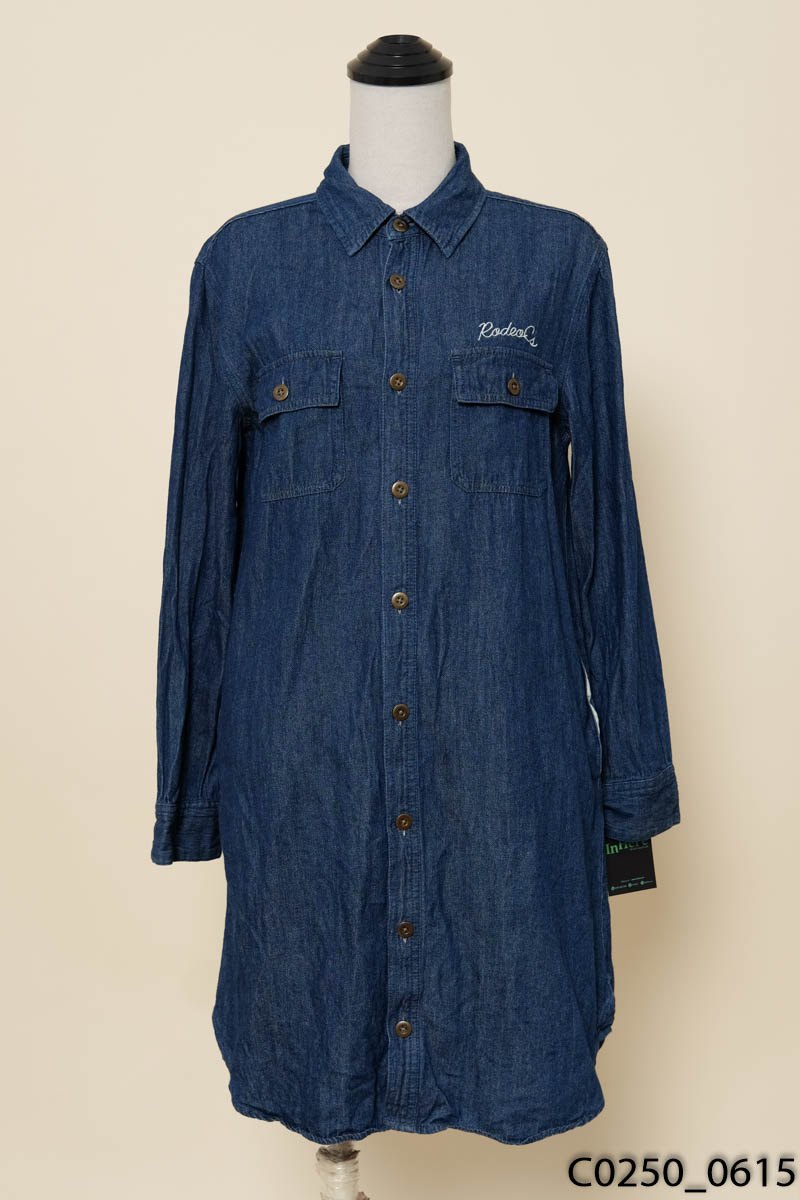 Đầm jeans thêu chữ hình