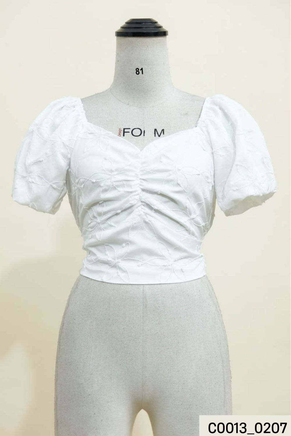Áo croptop trắng hoa nổi