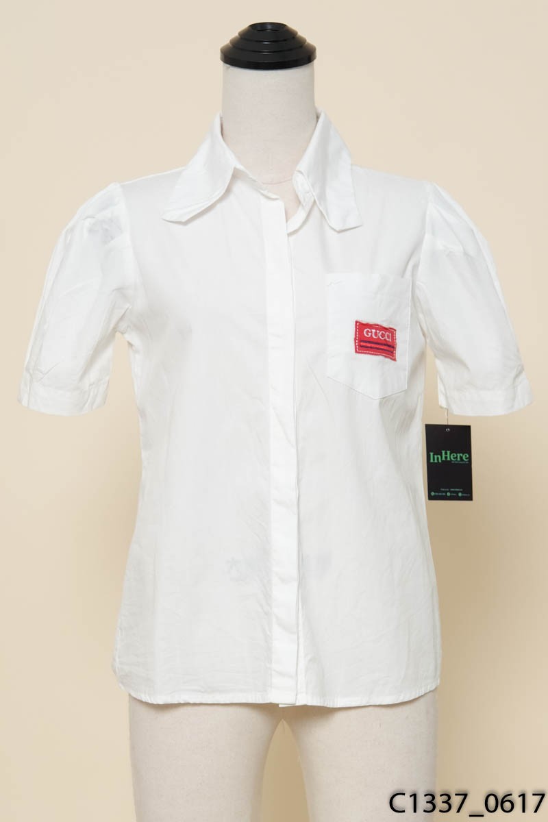 Áo trắng tay bồng giấu khuy