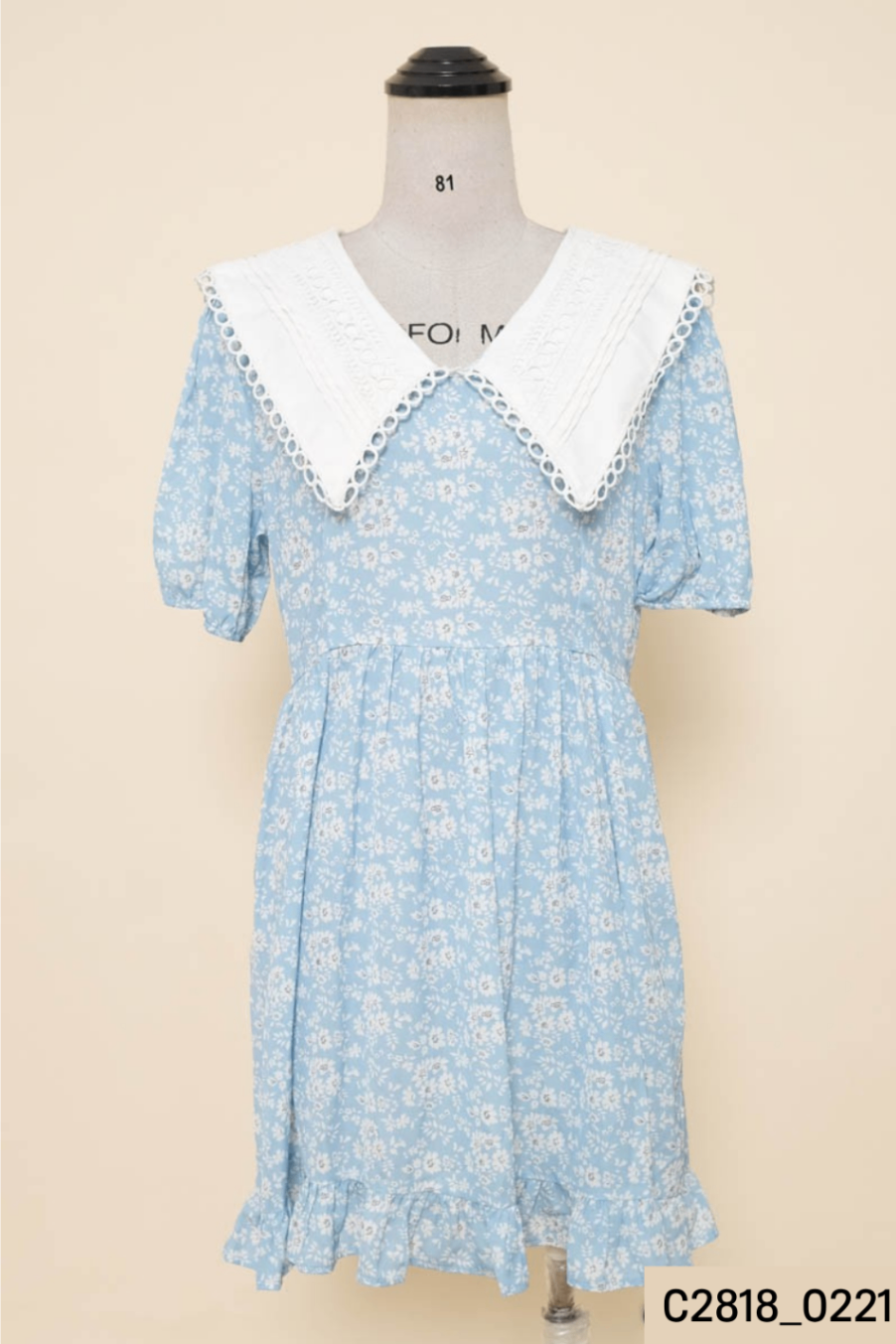 Đầm xanh hoa nhí viền ren