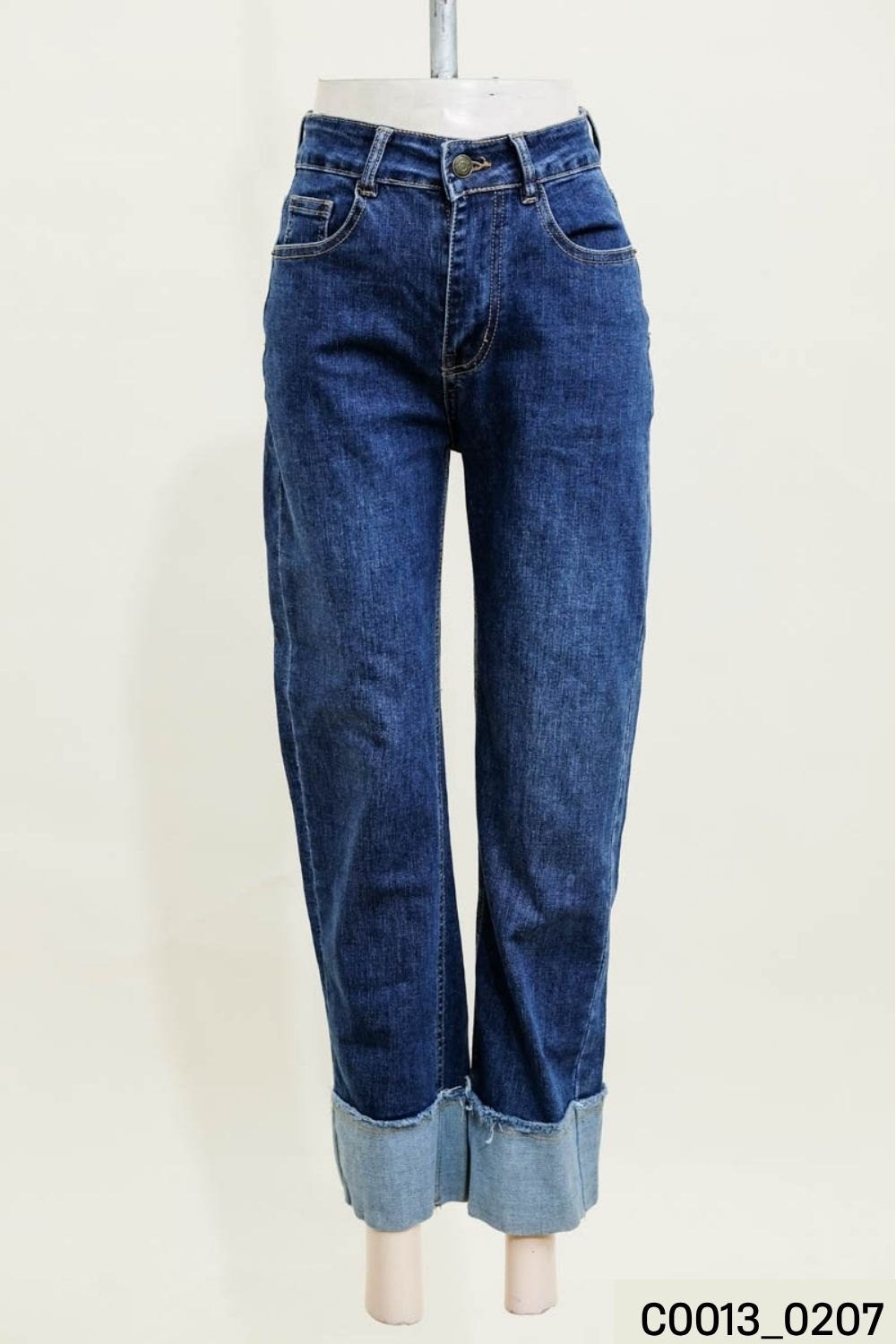 Quần jeans xanh xắn gấu