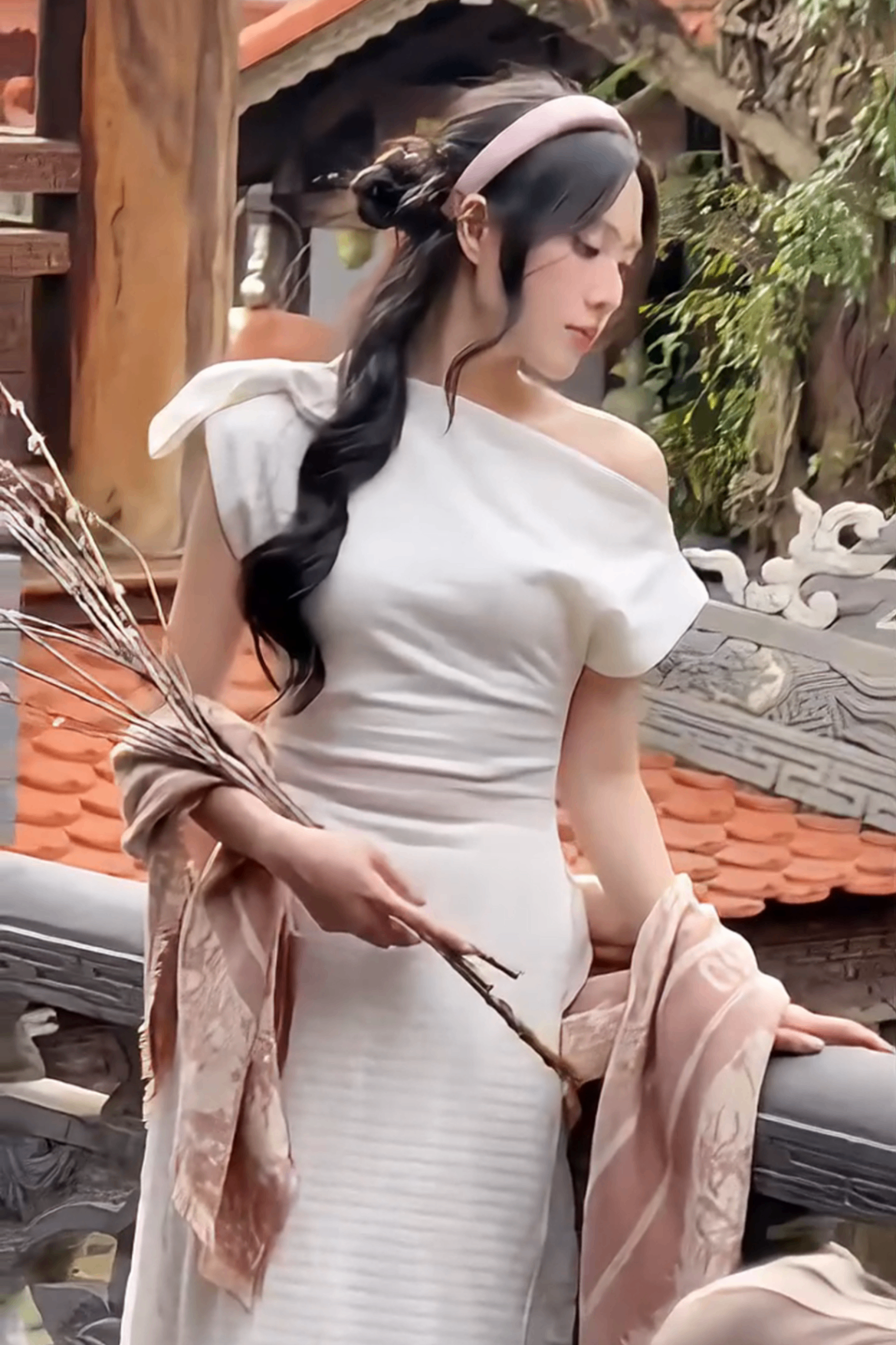 AGUJA - Áo dài trắng