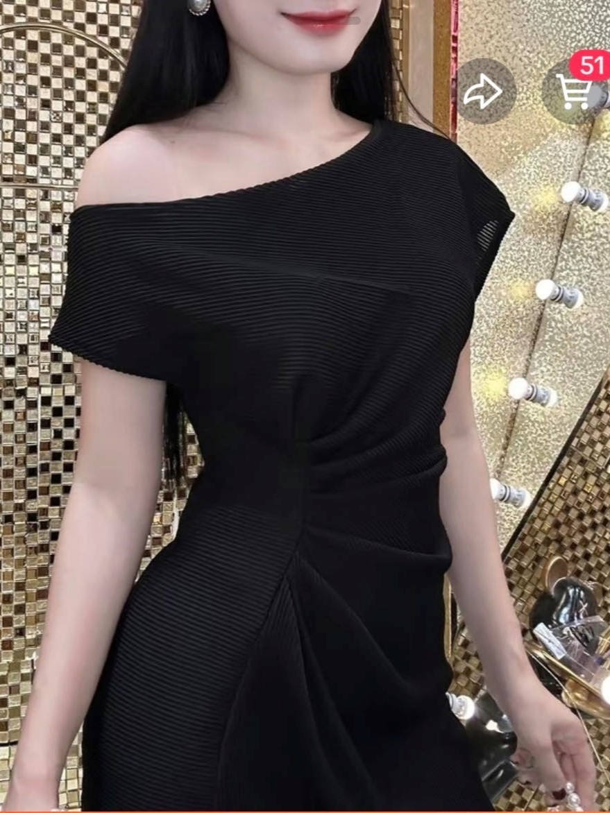 DE CHARME - Đầm đen