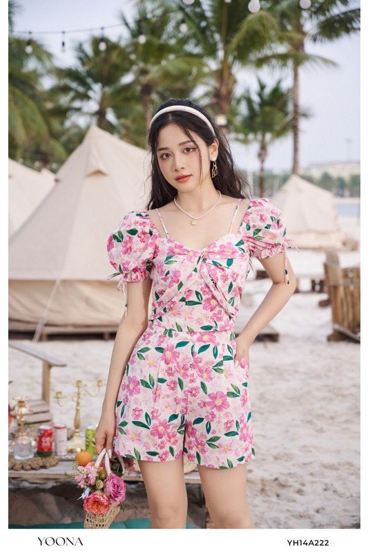 YOONA - Set áo + quần hoa hồng New Tags