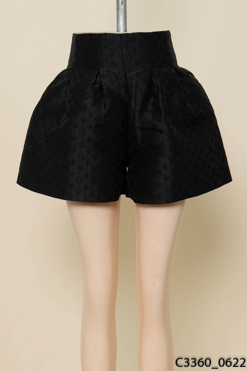 Quần shorts đen