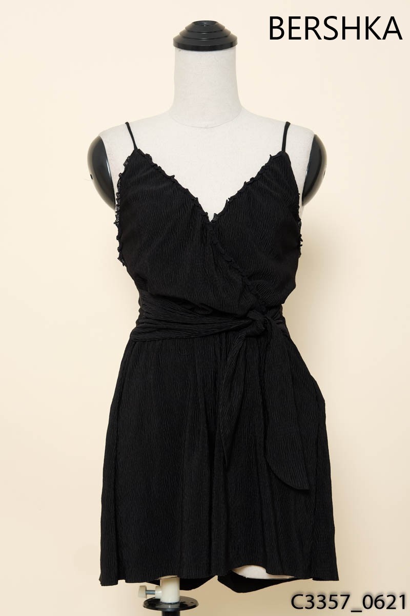 Jumpsuit đen Bershka