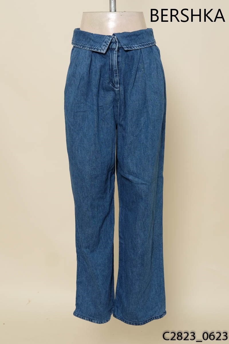 Quần jeans xanh Bershka