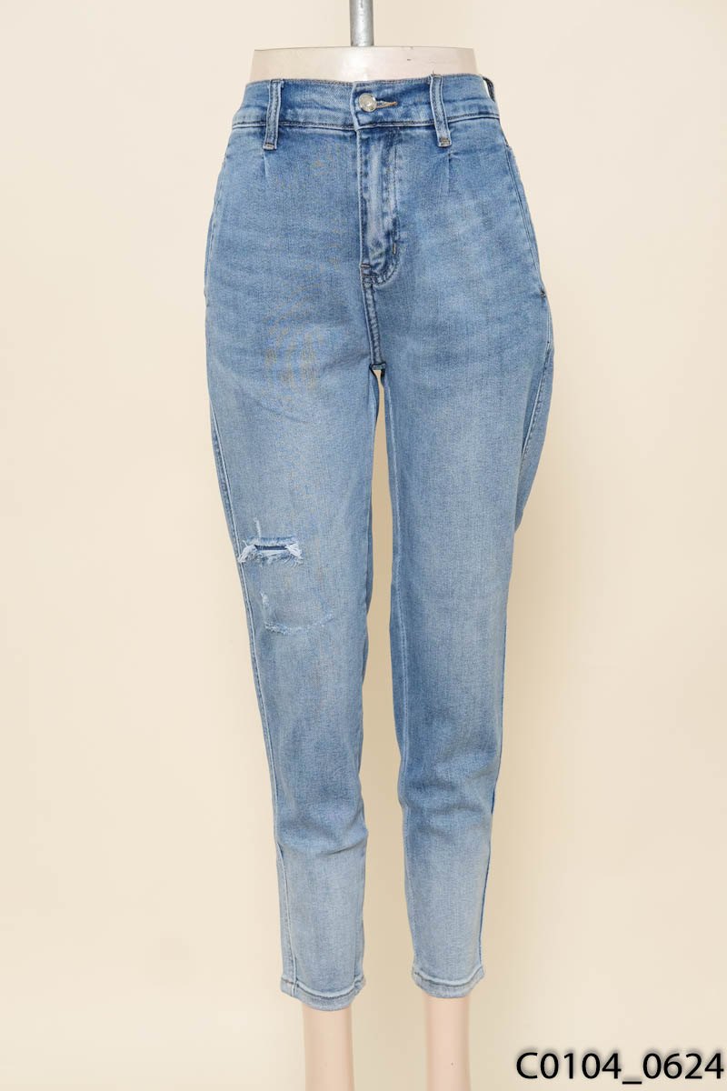 Quần jeans xanh mèo cào