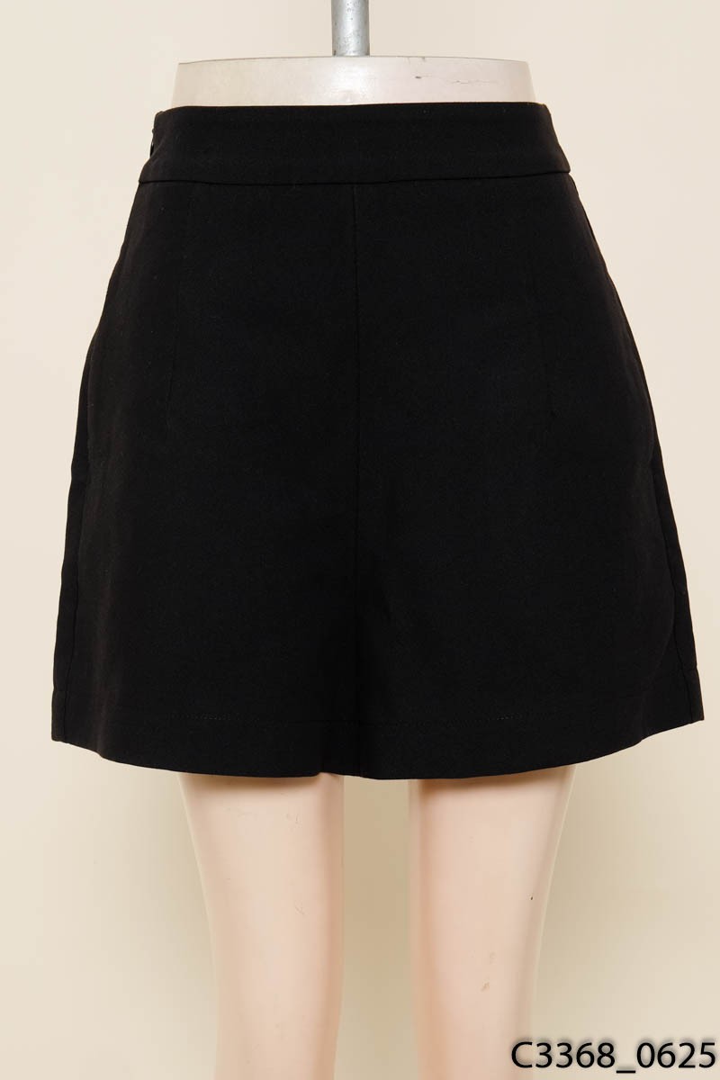 Quần shorts đen