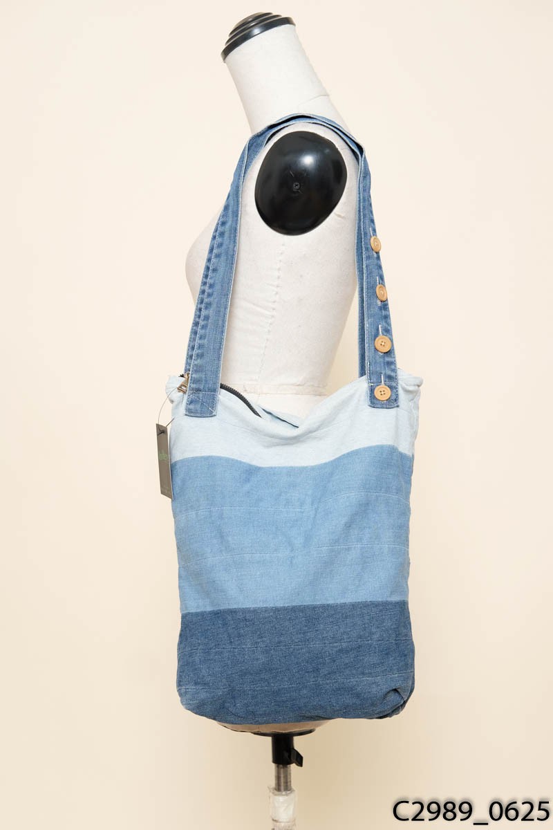 Túi denim xanh phối khuy