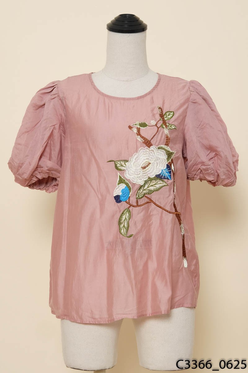 HH BOUTIQUE - Áo hồng thêu hoa
