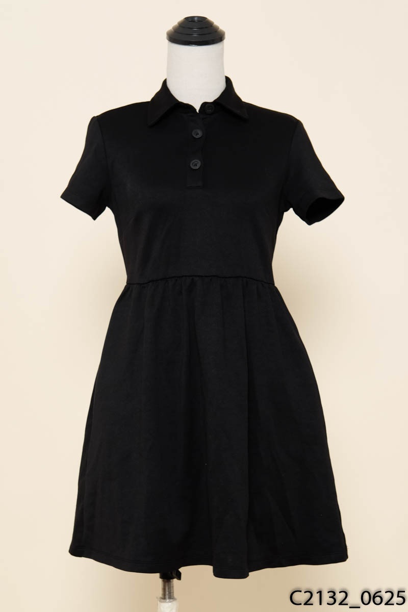 Đầm đen cổ polo Canifa