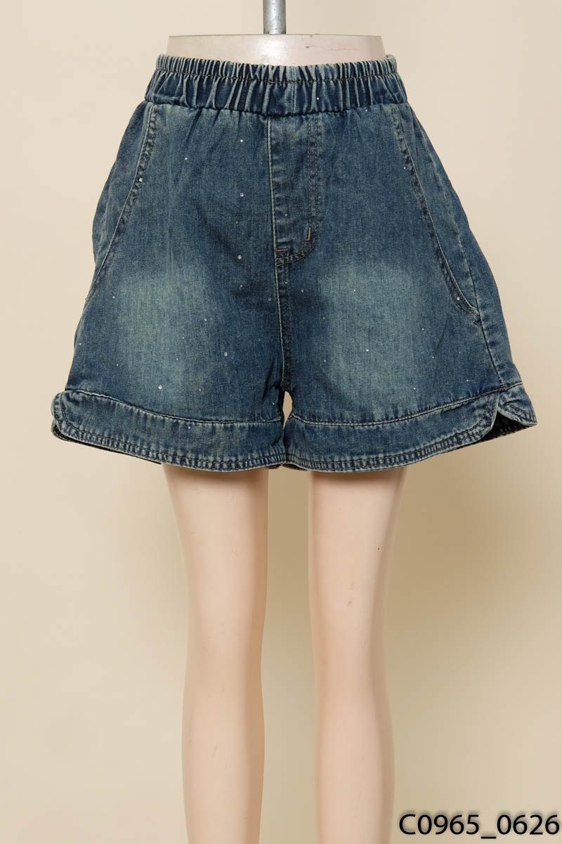 Quần ngố jeans đính đá